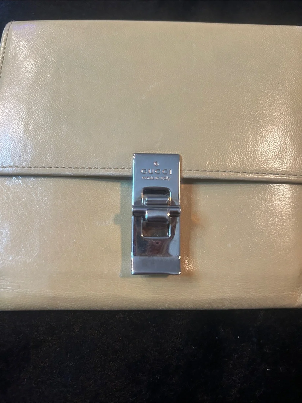 Gucci Beige Leather Compact Wallet with Silver Tone Lock - Picture 2 of 16